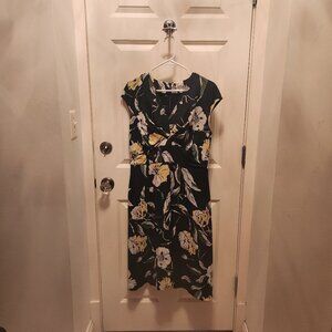 Green Floral V-Neck Mid-Length Dress